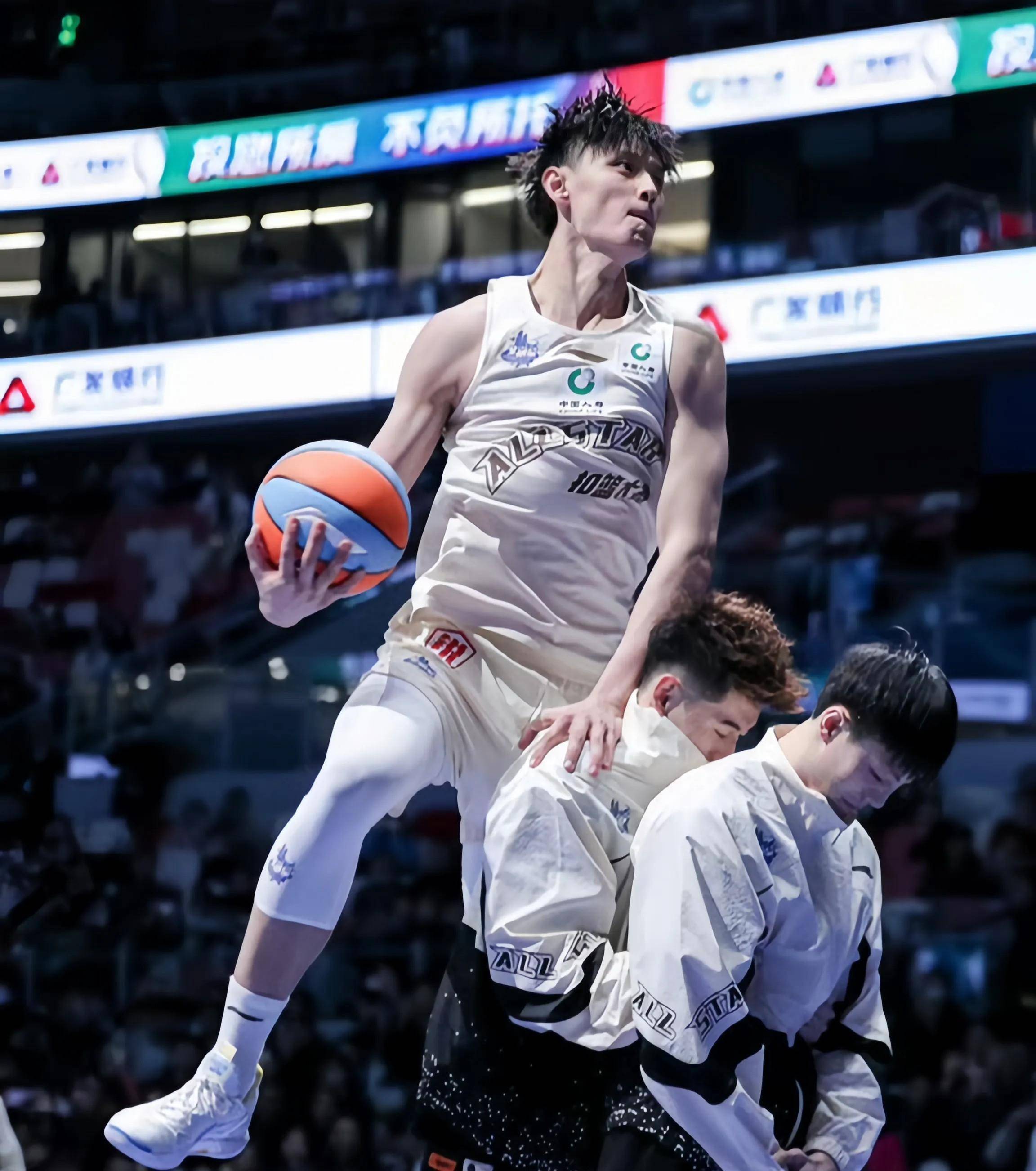 九游体育下载里程碑夜！迈阿密热火门线救险，全明星赛今晚刷纪录，悬念犹存，资深球员宣示担当的简单介绍